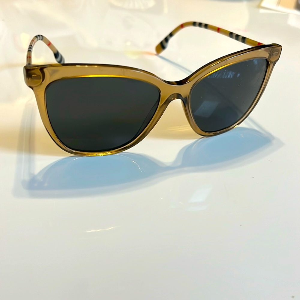 Burberry Woman’s Sunglasses